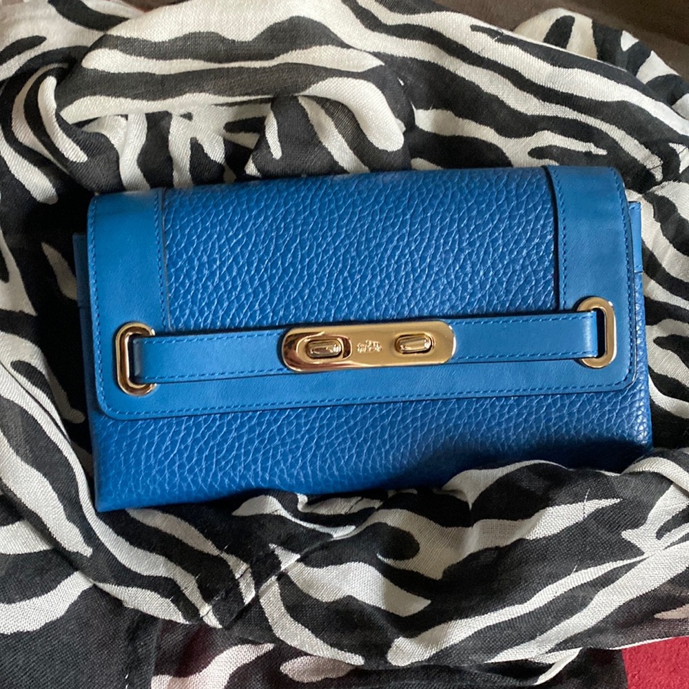 Coach 53028 Swagger Wallet in Pebble Leather Denim